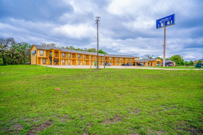 regency inn by oyo rockdale tx