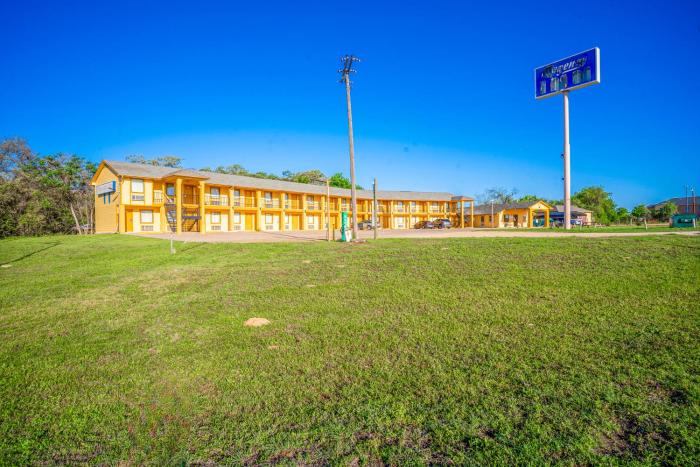regency inn by oyo rockdale tx
