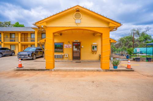 Regency Inn By Oyo Rockdale Tx,Rockdale>>Liberty Hill,2 star