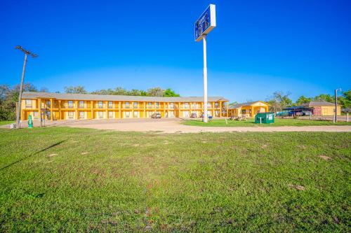 regency inn by oyo rockdale tx