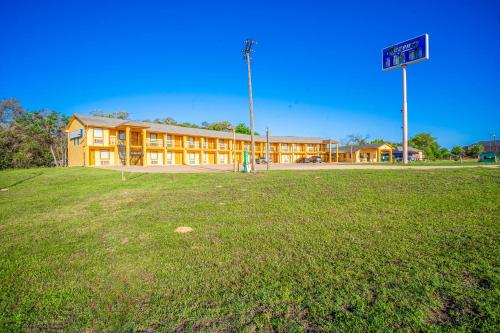 regency inn by oyo rockdale tx