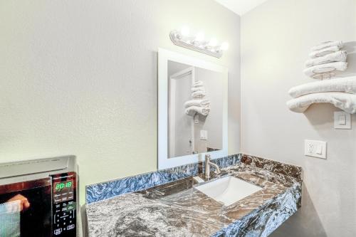 regency inn by oyo rockdale tx