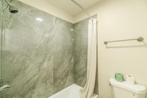 regency inn by oyo rockdale tx