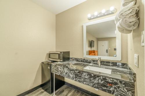 regency inn by oyo rockdale tx