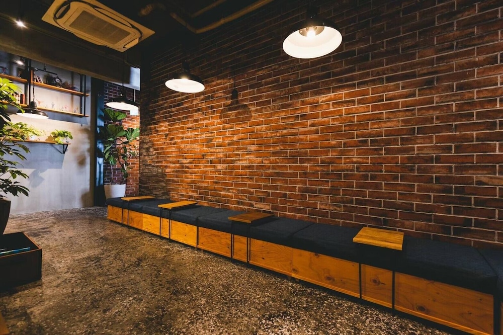 kalakaua inn the kitchen hostel ao