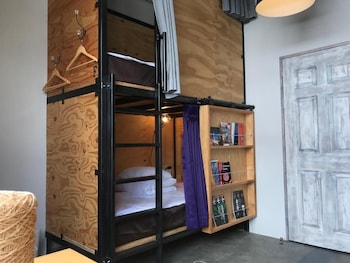 kalakaua inn the kitchen hostel ao