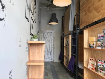 kalakaua inn the kitchen hostel ao