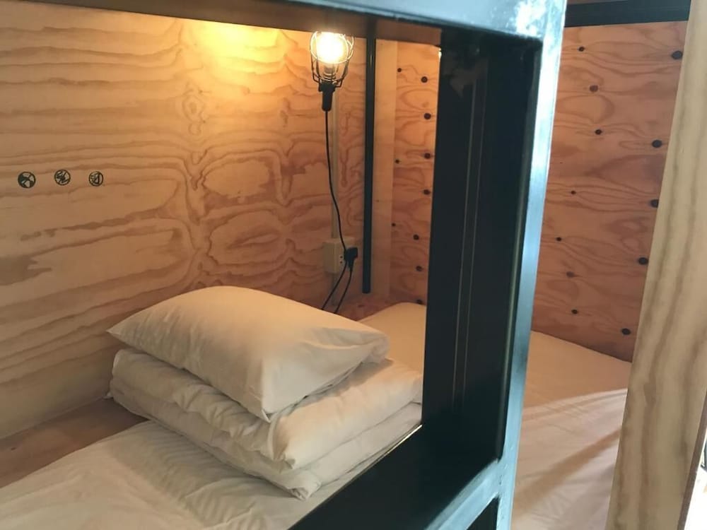 kalakaua inn the kitchen hostel ao