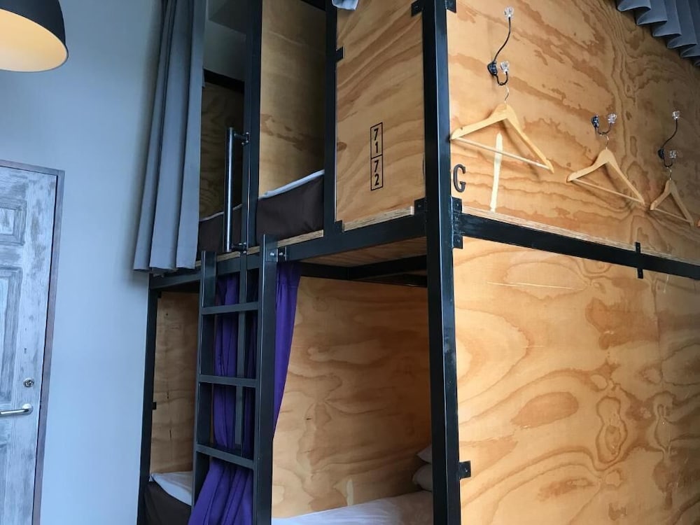 kalakaua inn the kitchen hostel ao