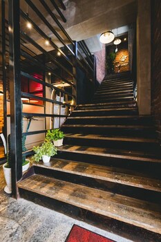 kalakaua inn the kitchen hostel ao