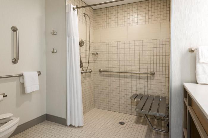 hilton garden inn grand rapids east