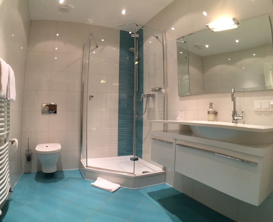 Kristallhotel Fettehenne,Leverkusen>>Cologne,4 star