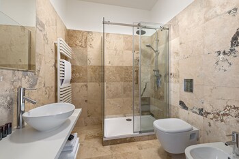 limehome prague halkova