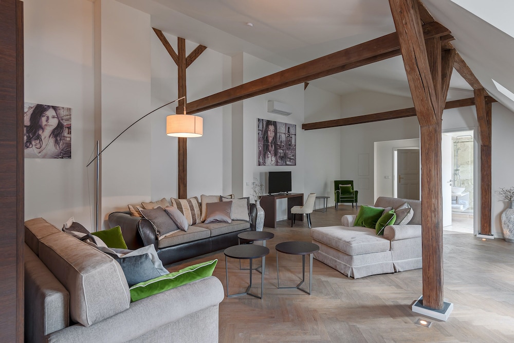 limehome prague halkova