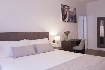 limehome prague halkova