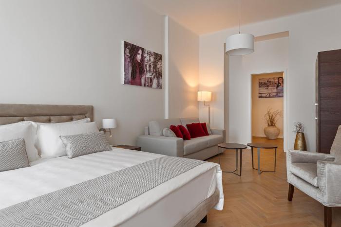 limehome prague halkova