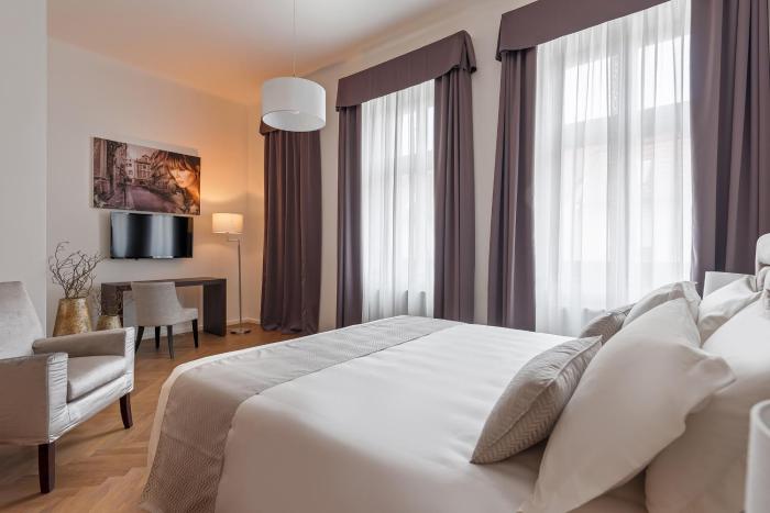 limehome prague halkova