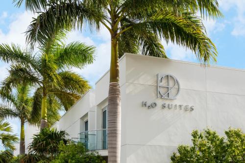 h2o suites adults only