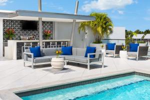 h2o suites adults only