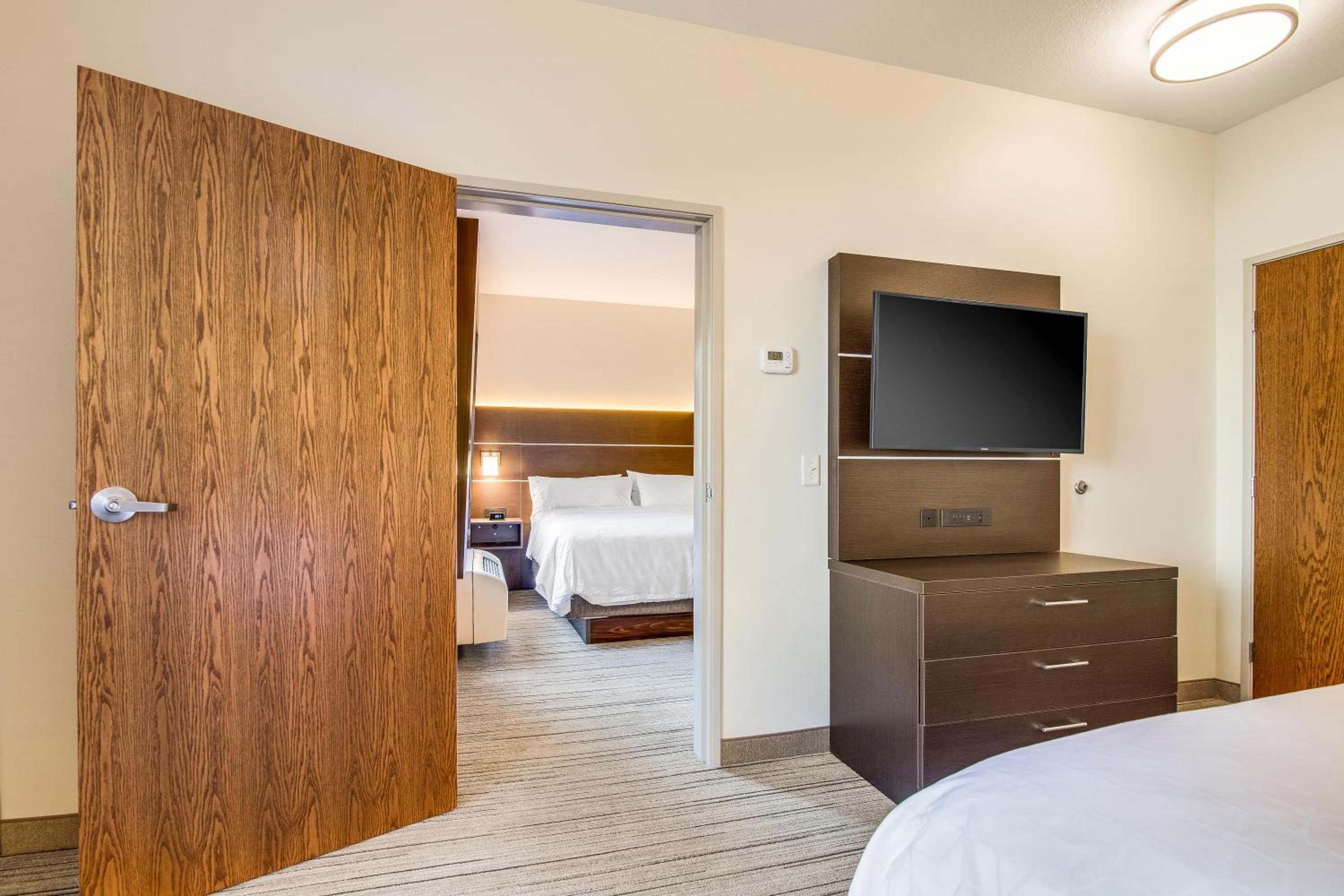 holiday inn express hotel and suites custer by ihg