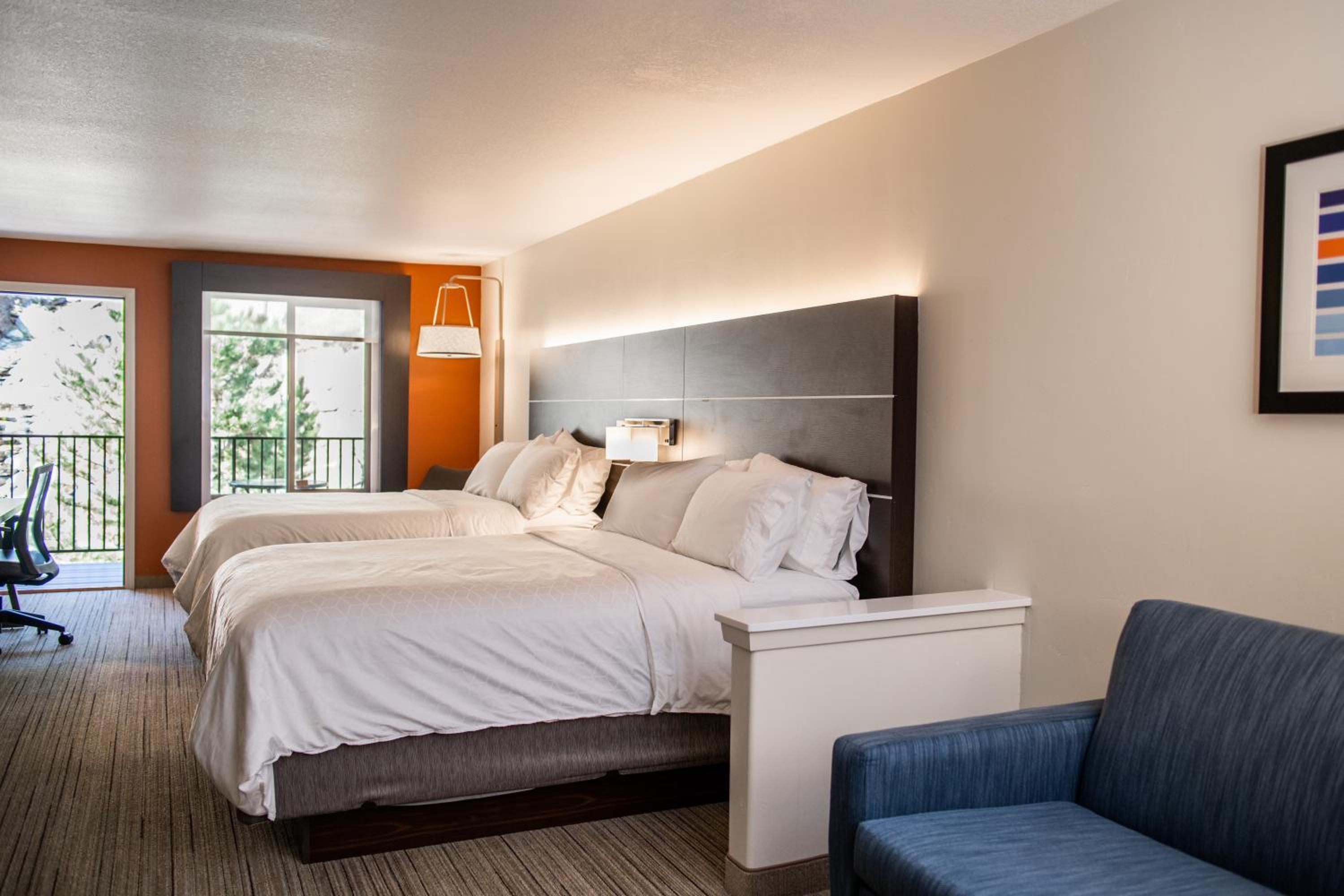 holiday inn express hotel and suites custer by ihg