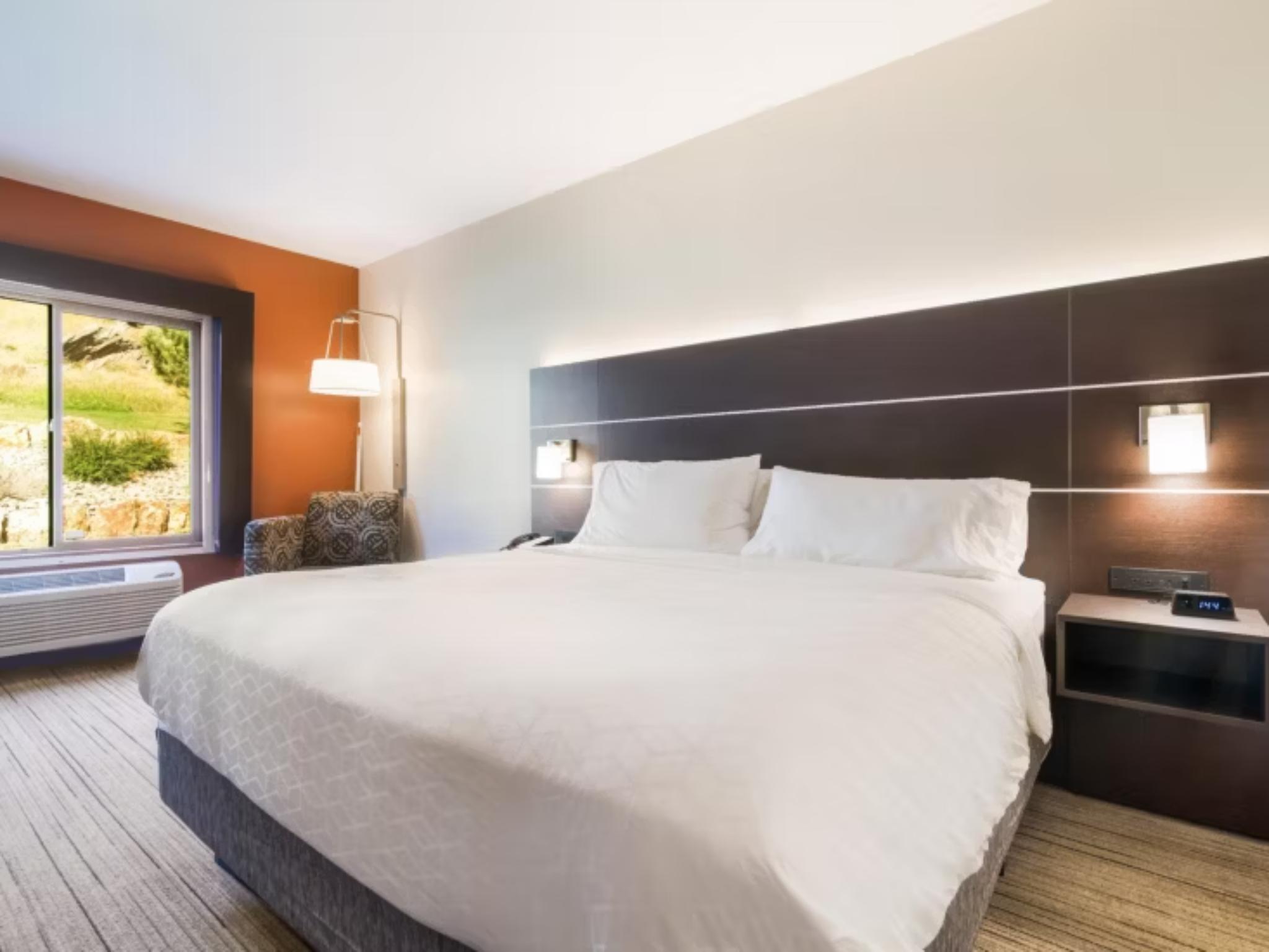 holiday inn express hotel and suites custer by ihg