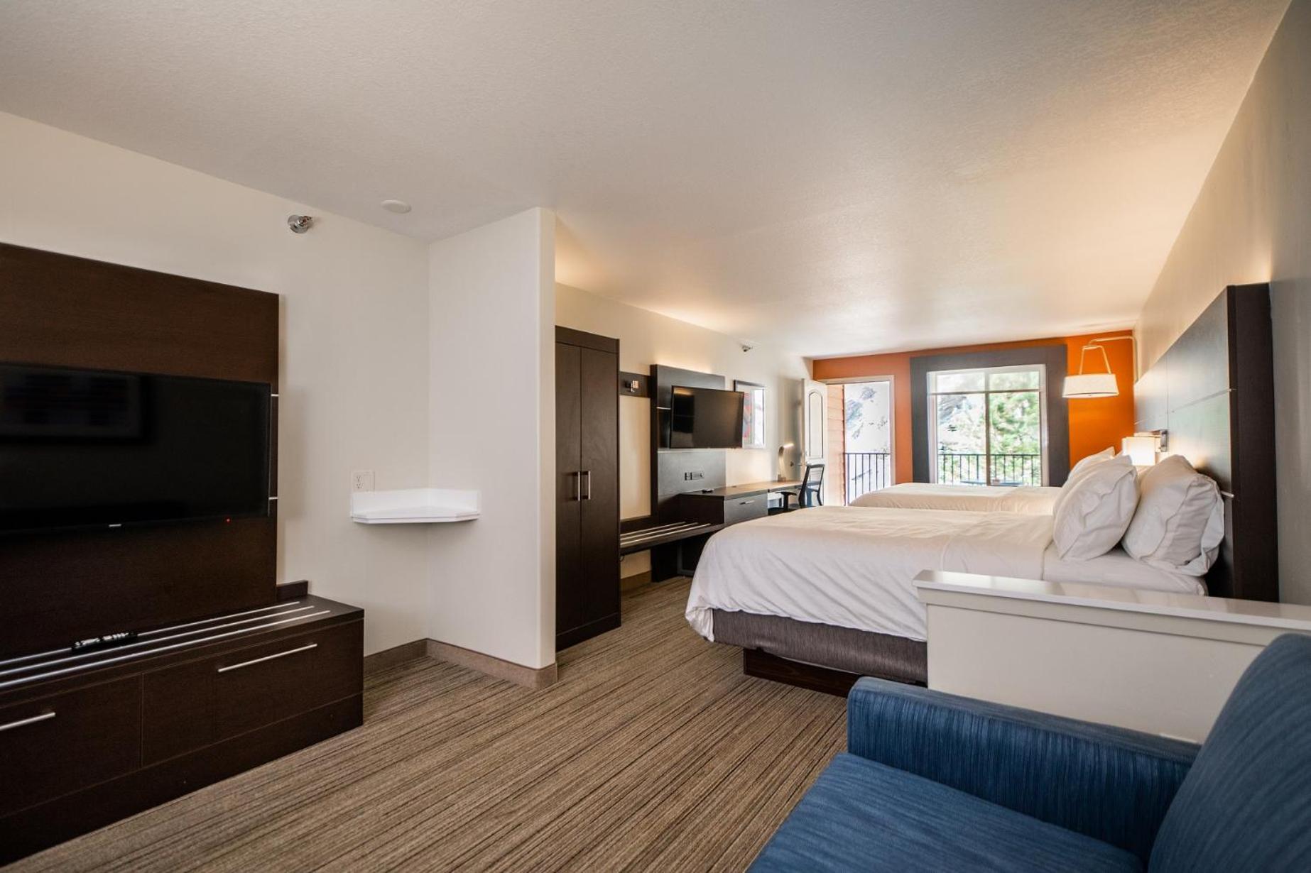 holiday inn express hotel and suites custer by ihg
