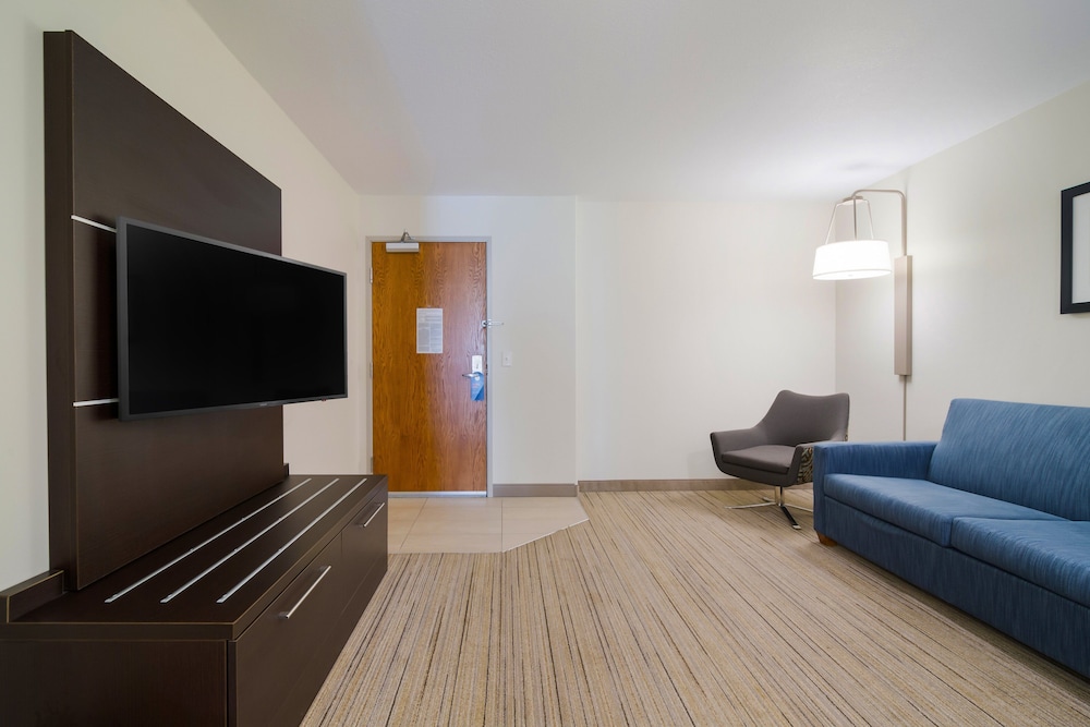 holiday inn express hotel and suites custer by ihg