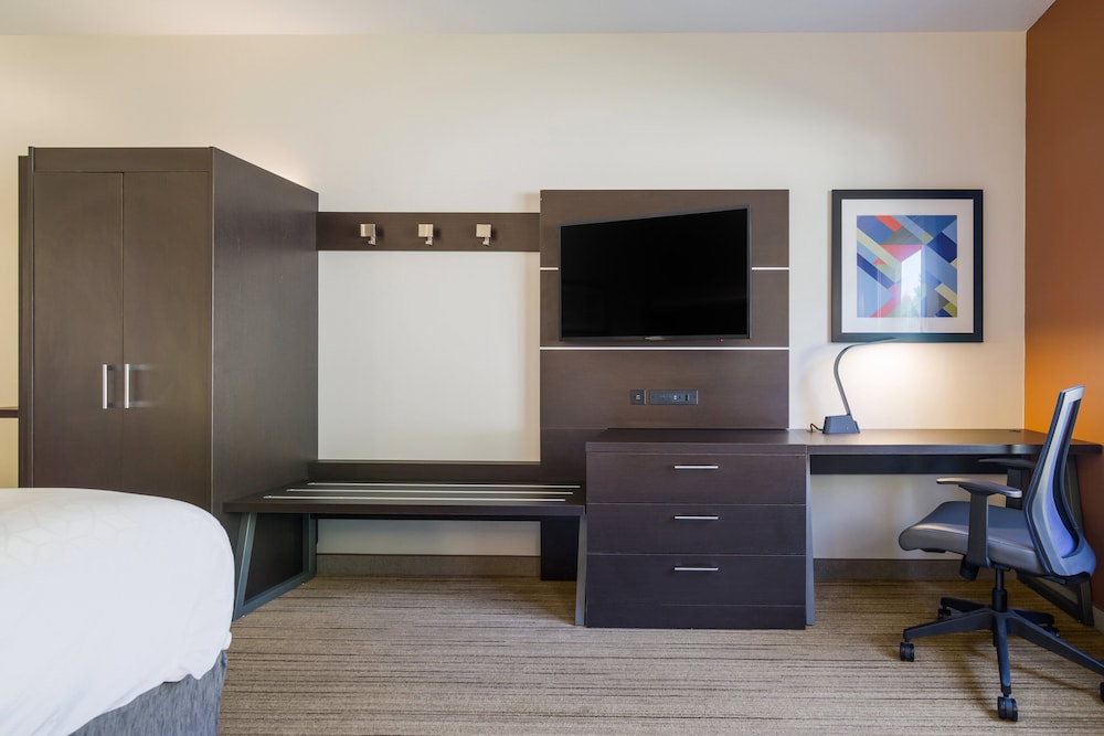 holiday inn express hotel and suites custer by ihg