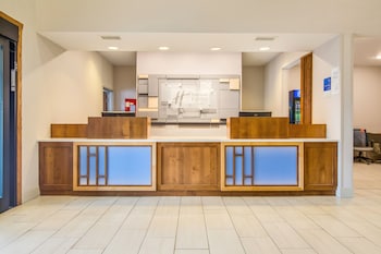 holiday inn express hotel and suites custer by ihg