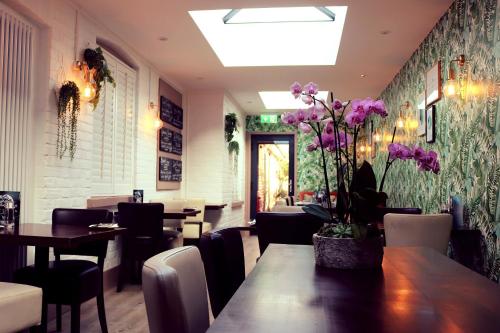 The Oyster Smack Inn,,3 star