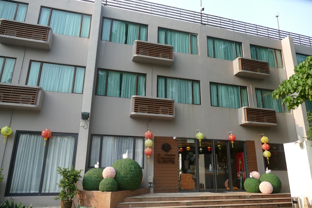 seaview holiday resort