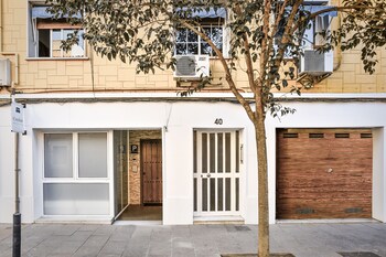 Laramond Barcelona Rooms,In Barcelona (Sant Andreu),4 star