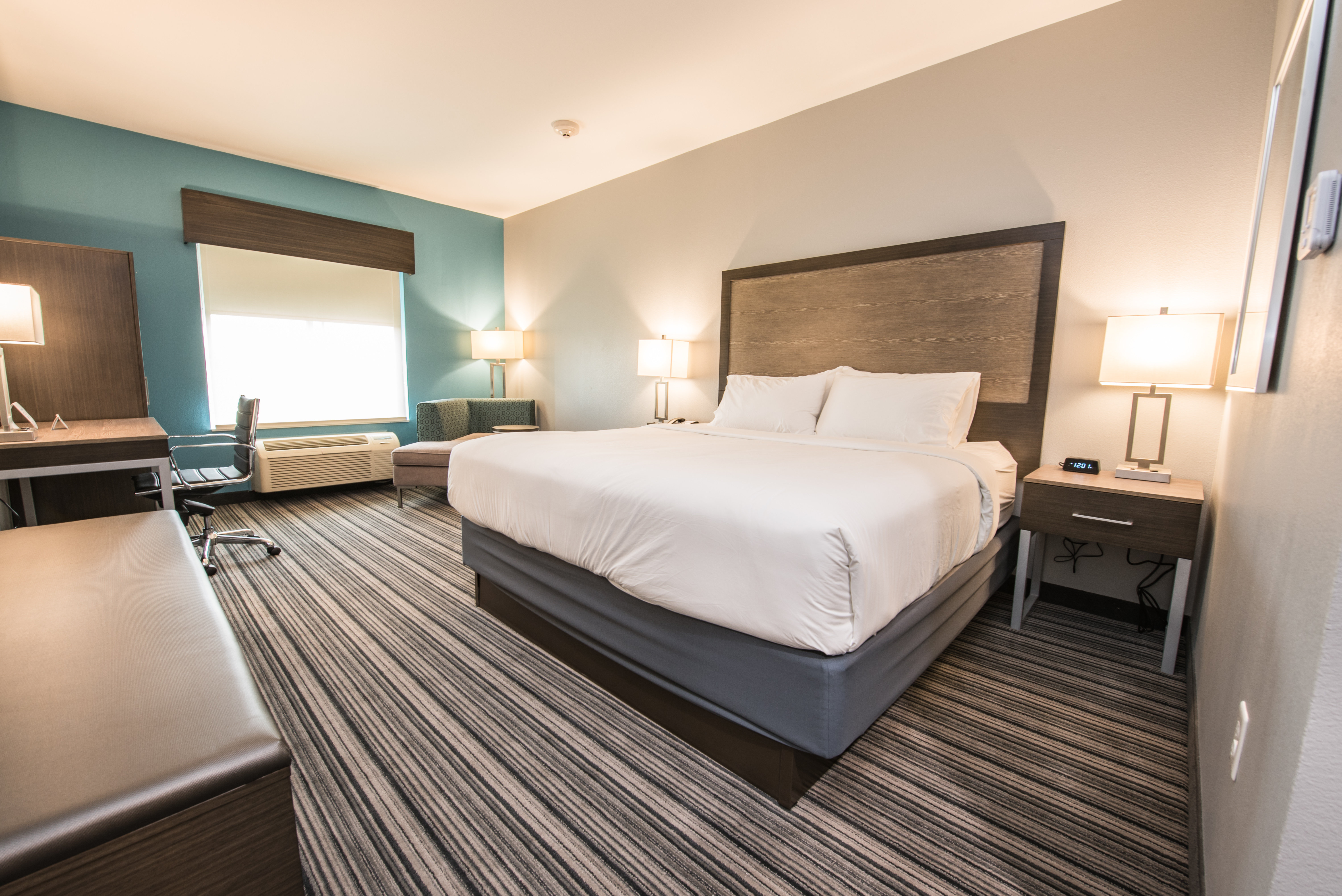 holiday inn exp and sts houston hobby airport area