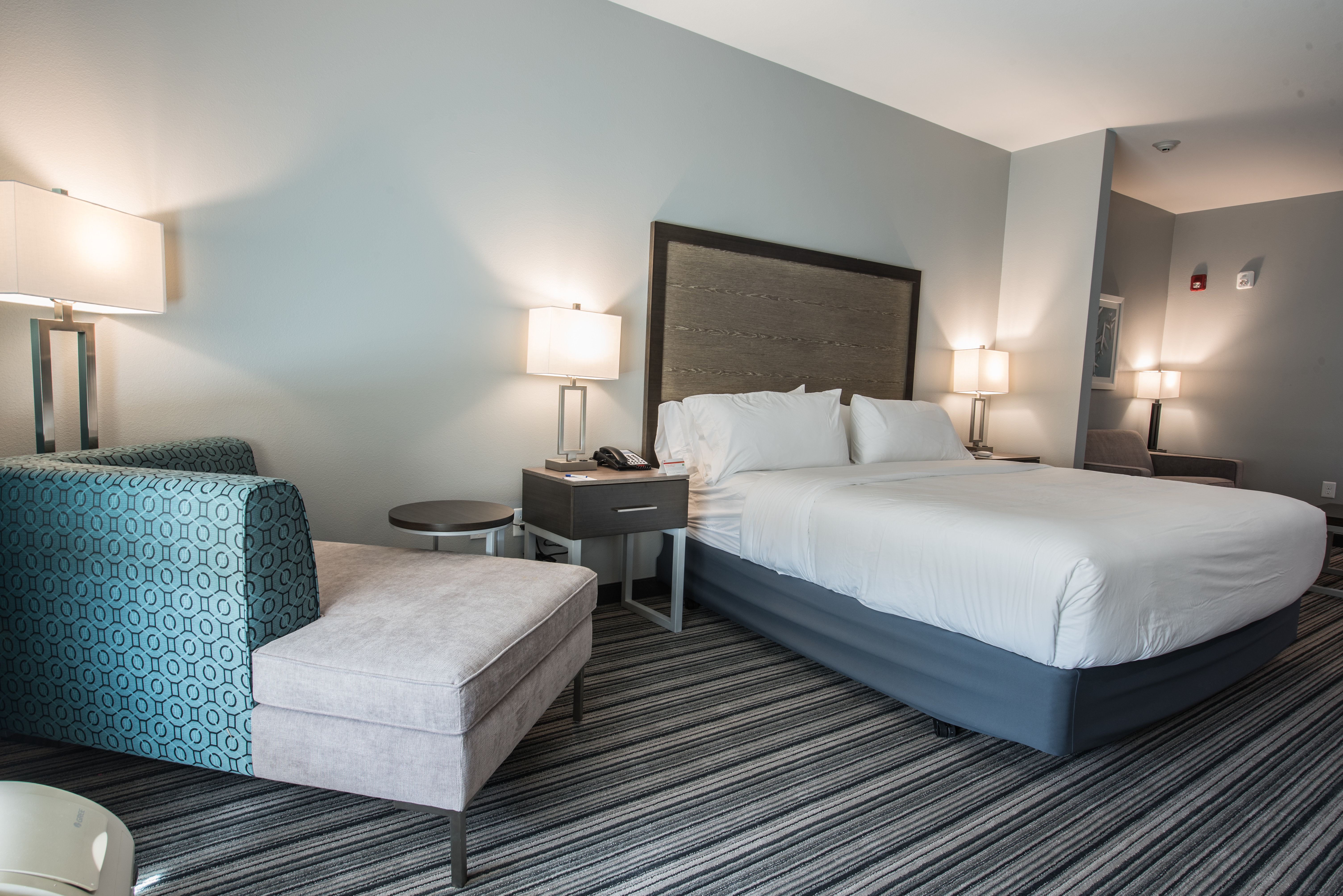holiday inn exp and sts houston hobby airport area