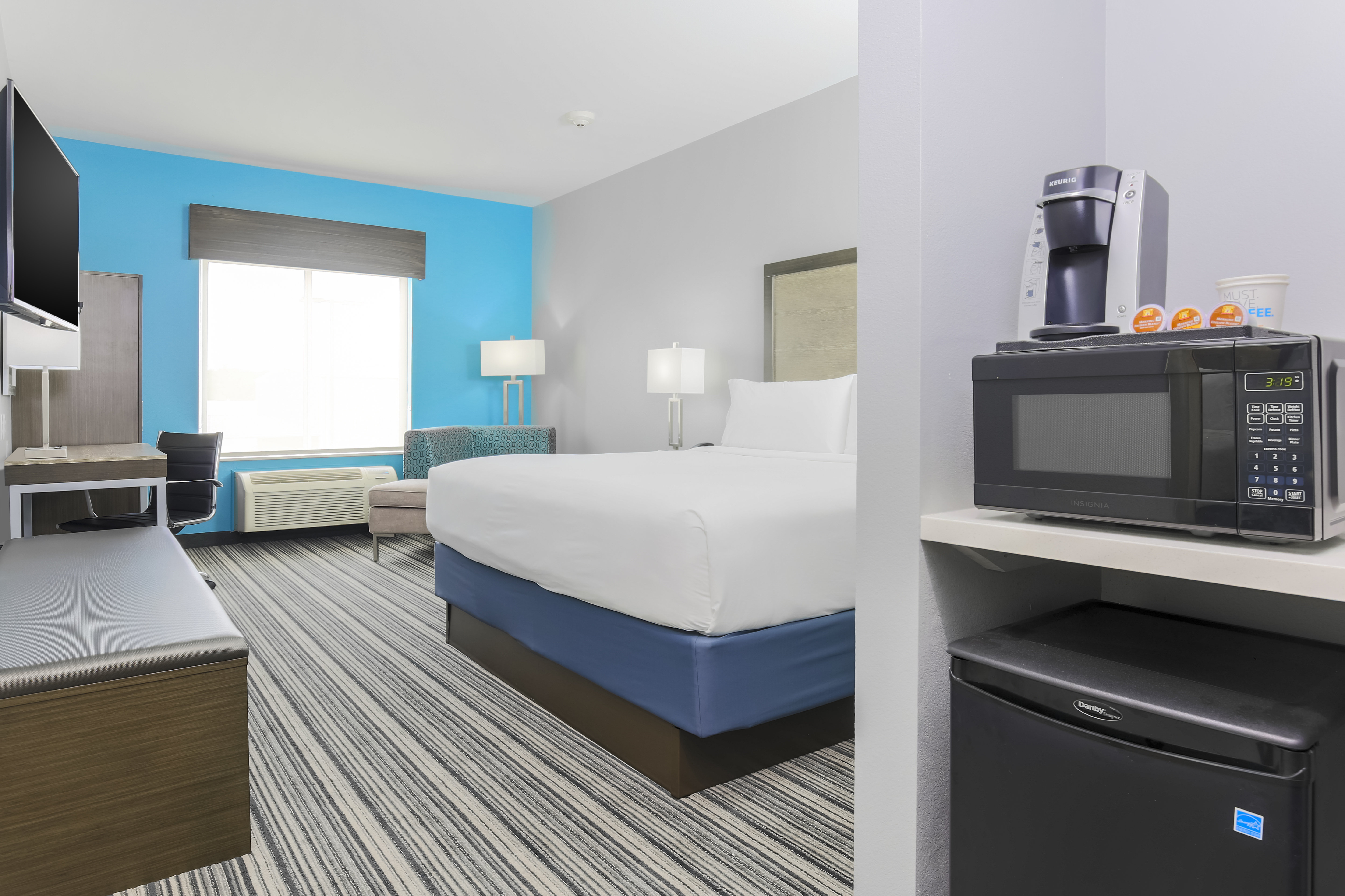 holiday inn exp and sts houston hobby airport area