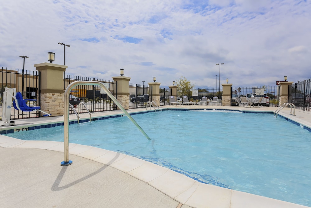 holiday inn exp and sts houston hobby airport area