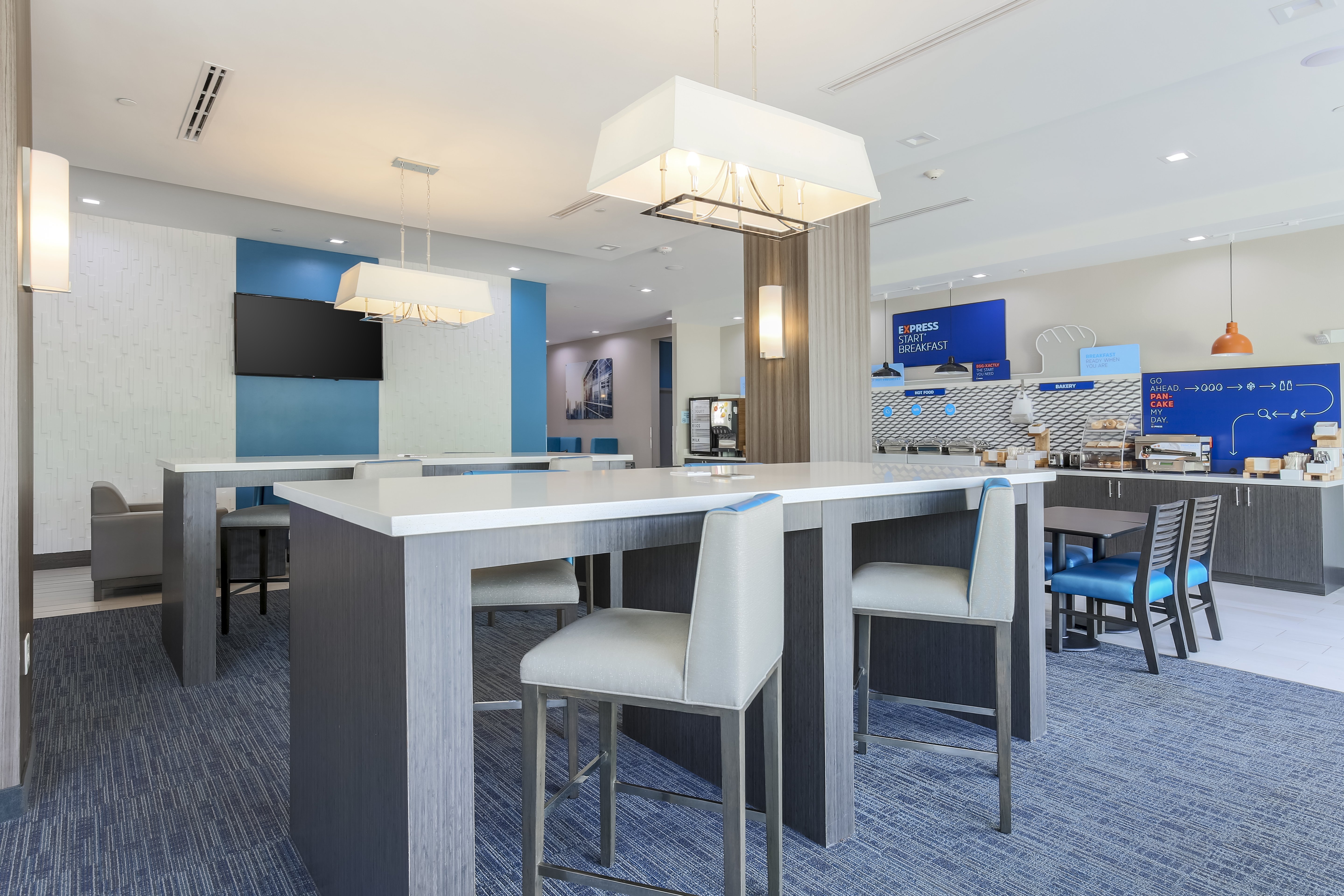 holiday inn exp and sts houston hobby airport area