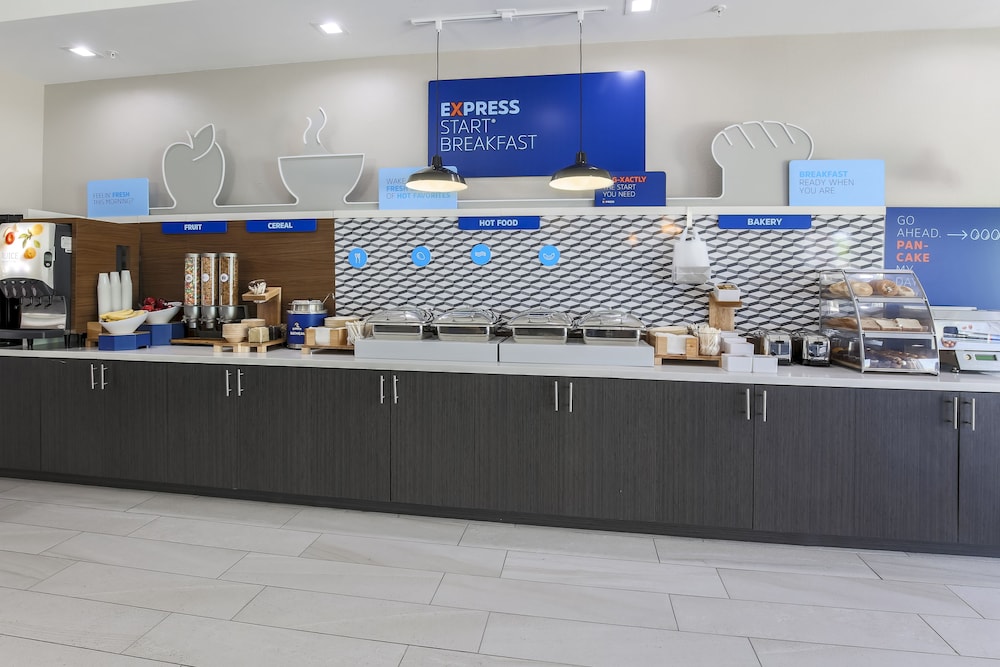 holiday inn exp and sts houston hobby airport area