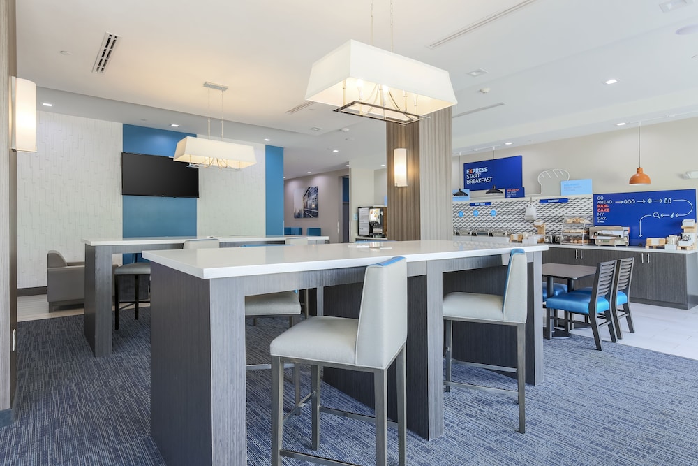 holiday inn exp and sts houston hobby airport area