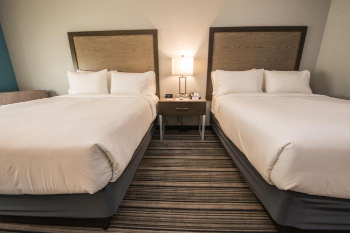 holiday inn exp and sts houston hobby airport area
