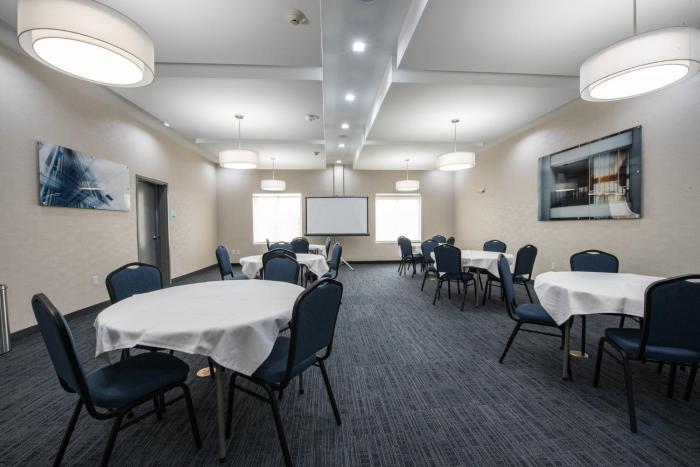 holiday inn exp and sts houston hobby airport area