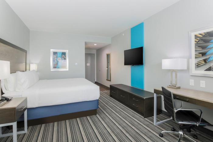 holiday inn exp and sts houston hobby airport area
