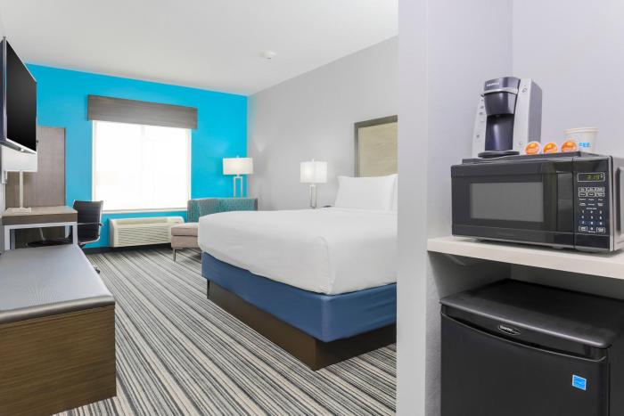 holiday inn exp and sts houston hobby airport area