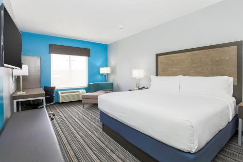 holiday inn exp and sts houston hobby airport area