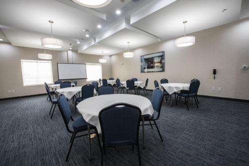 holiday inn exp and sts houston hobby airport area