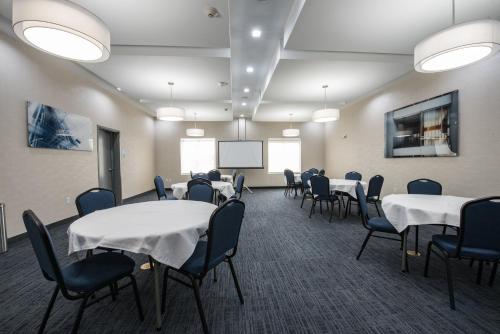 holiday inn exp and sts houston hobby airport area
