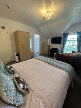 bryn derwen guest house