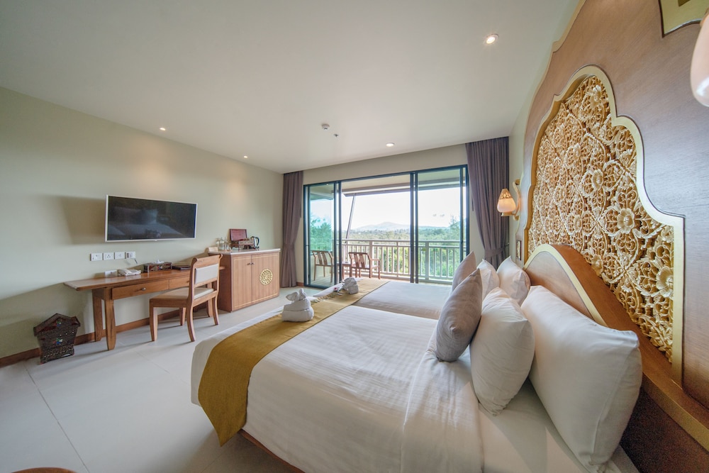 maikhao palm beach resort