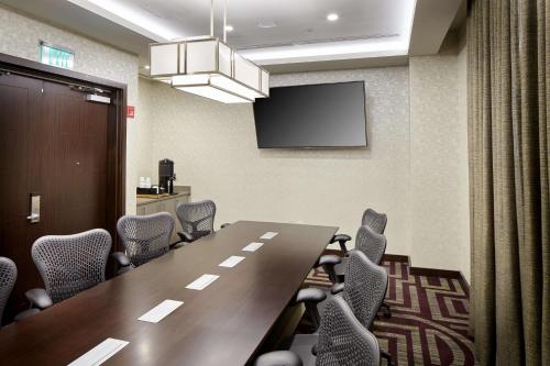 hilton garden inn roslyn